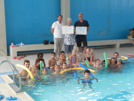 Verleihung Zertifikat zertifizierte Schwimmschule